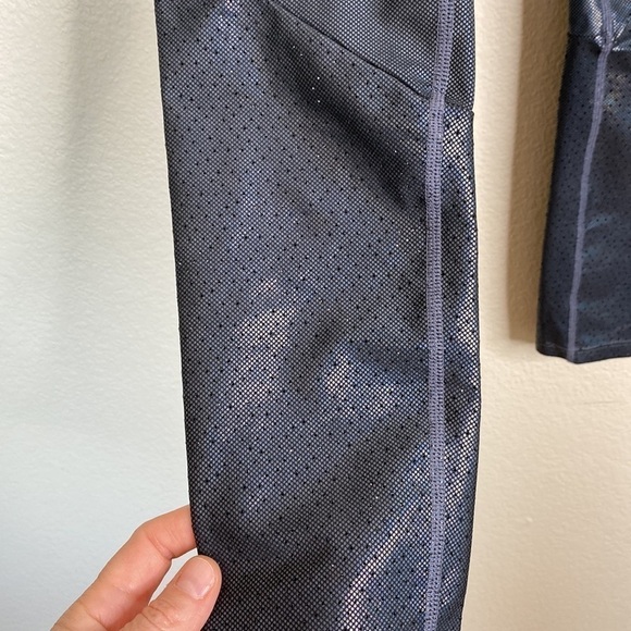 Carbon38 high rise shimmery perforated leggings Sz medium - Picture 3 of 4